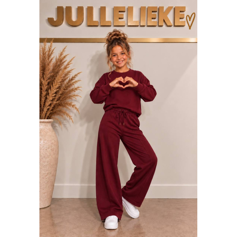 Remi outfit burgundy